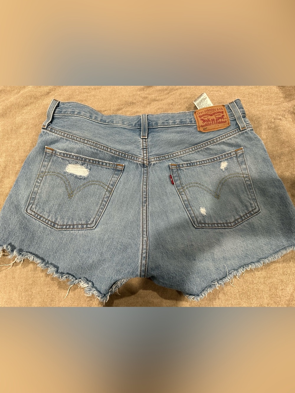 Levi High Rise Distressed Short 30 - Picture 2 of 7